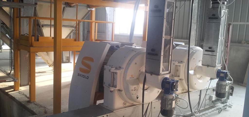 Dos molinos de discos SKIOLD instalados en una fábrica de piensos en China 
